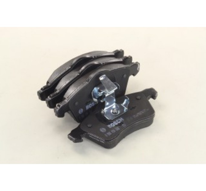 Тормозные колодки передние дисковые 0 986 494 008 BOSCH